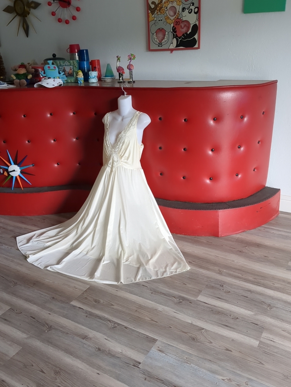 VTG OLGA 2X RARE Ivory Full Sweep Silky NYLON Nightgown Negligee Gown 98280 2XL